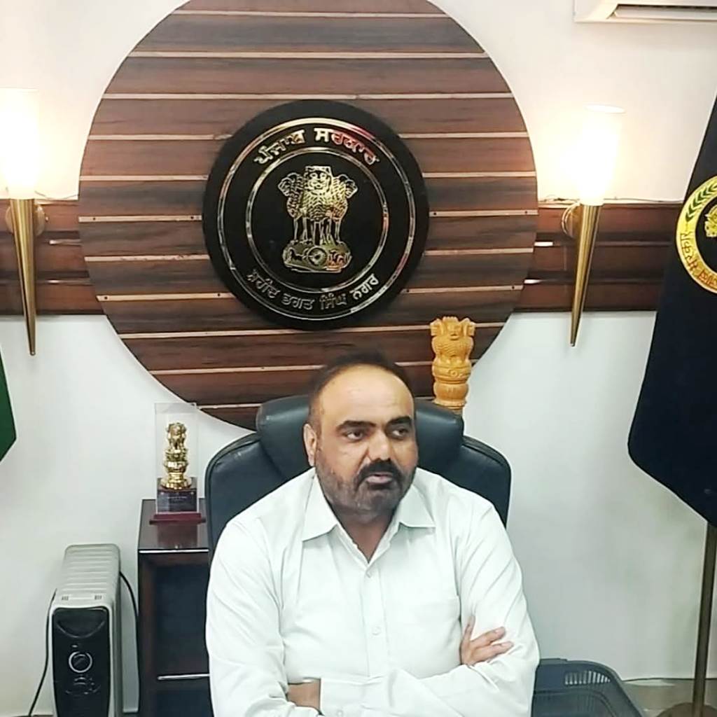 ਹਥਿਆਰ ਚੁੱਕ ਕੇ ਚੱਲਣ ਤੇ ਮਨਾਹੀ ਜਿਲਾ ਮੈਜਿਸਟਰੇਟ